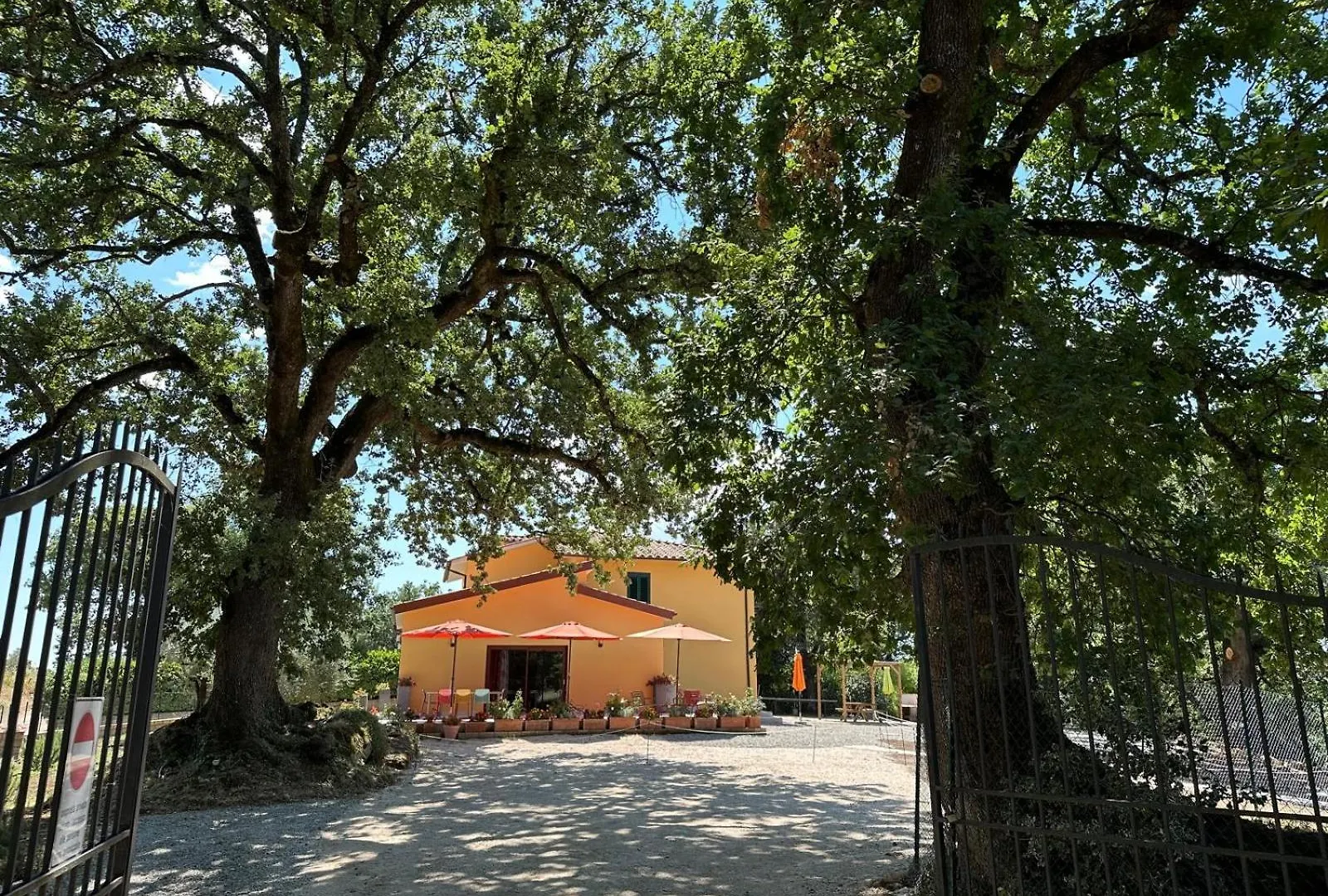 Villa Ustoma contacts